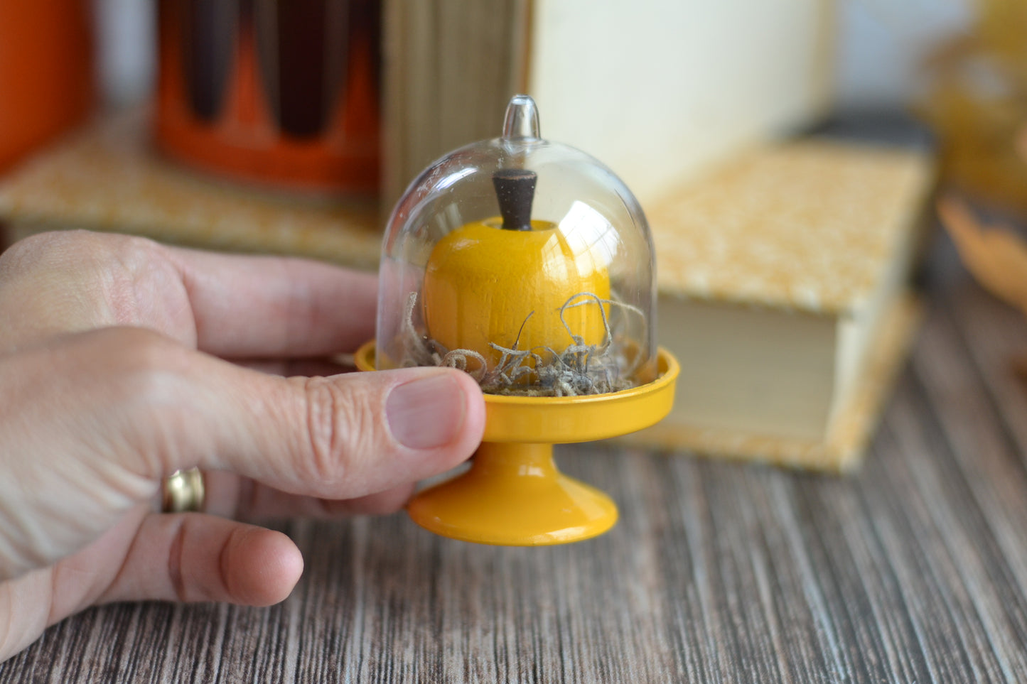 Autumn Gold Apple Mini Cake Stand Sign