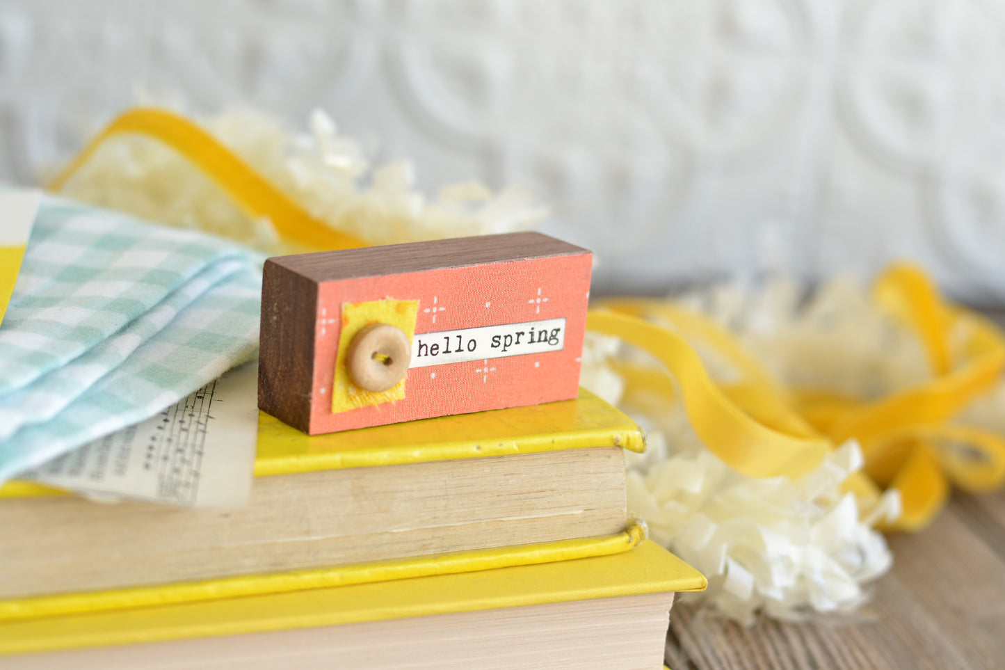 Coral 'hello spring' Sign - C16