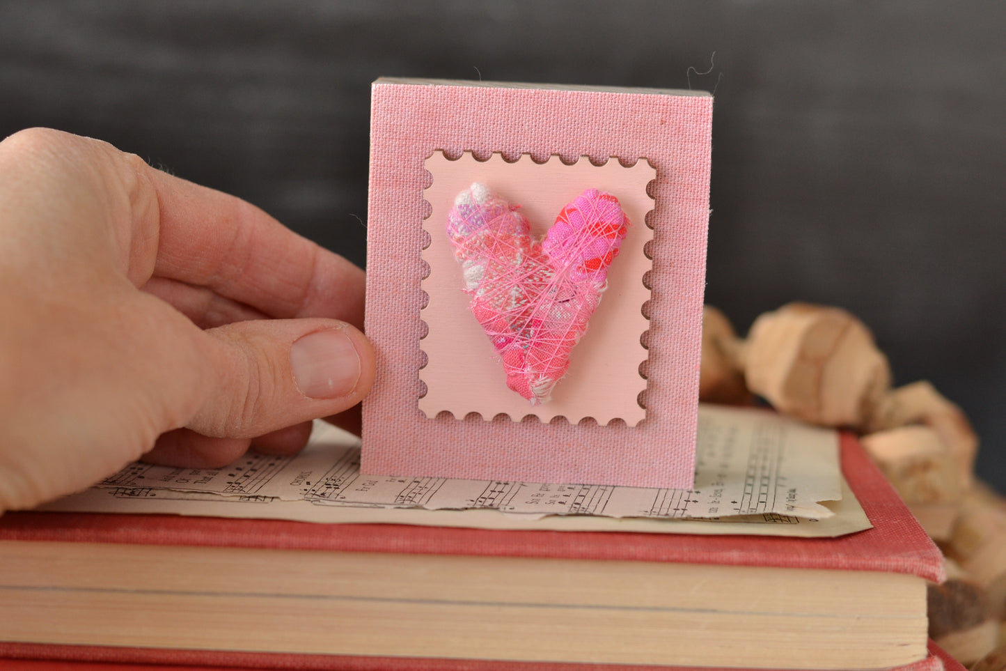 Small Pink Wrapped Heart Sign - V15