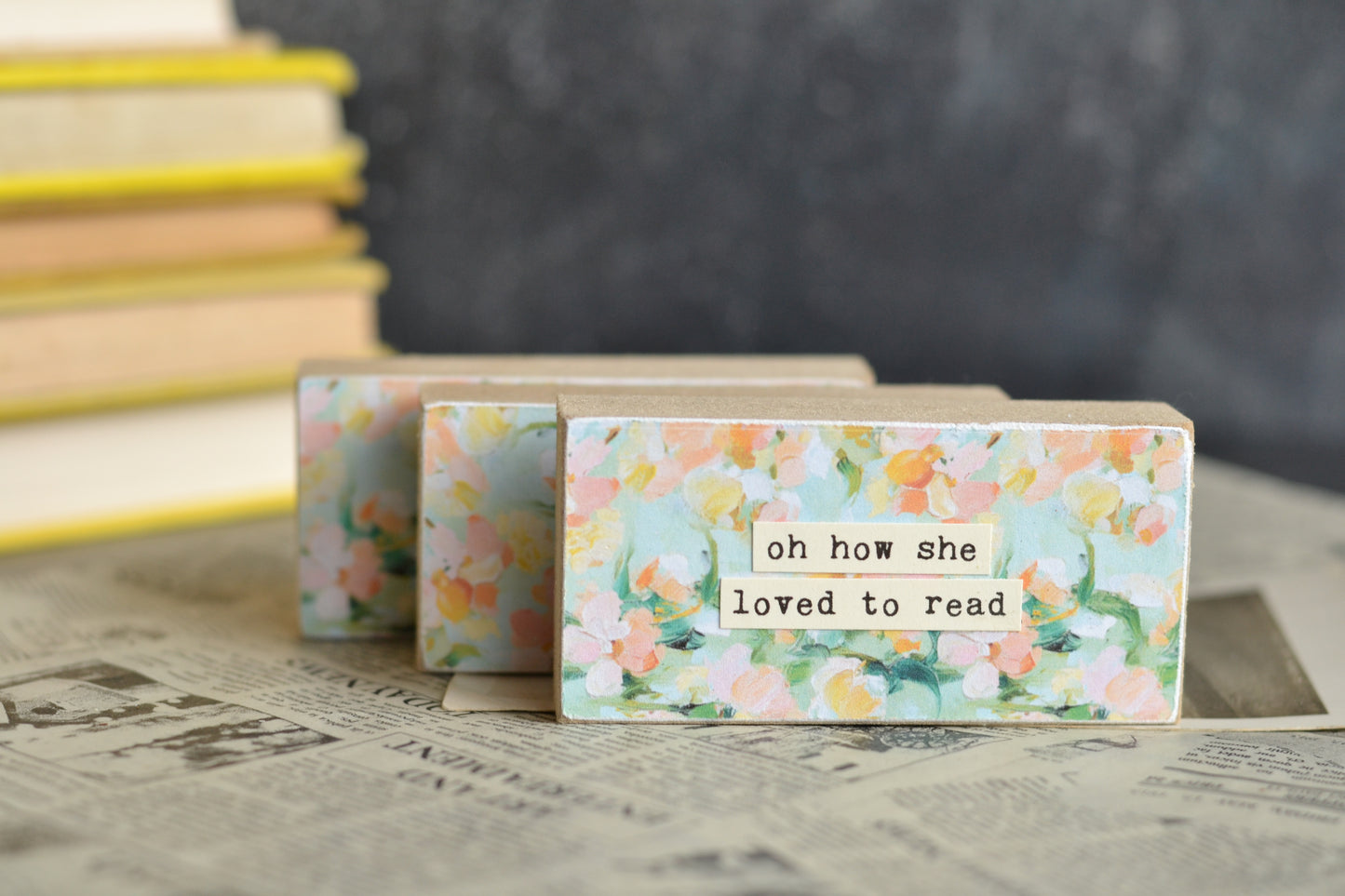 Small Floral Sign - oh how she loved to read