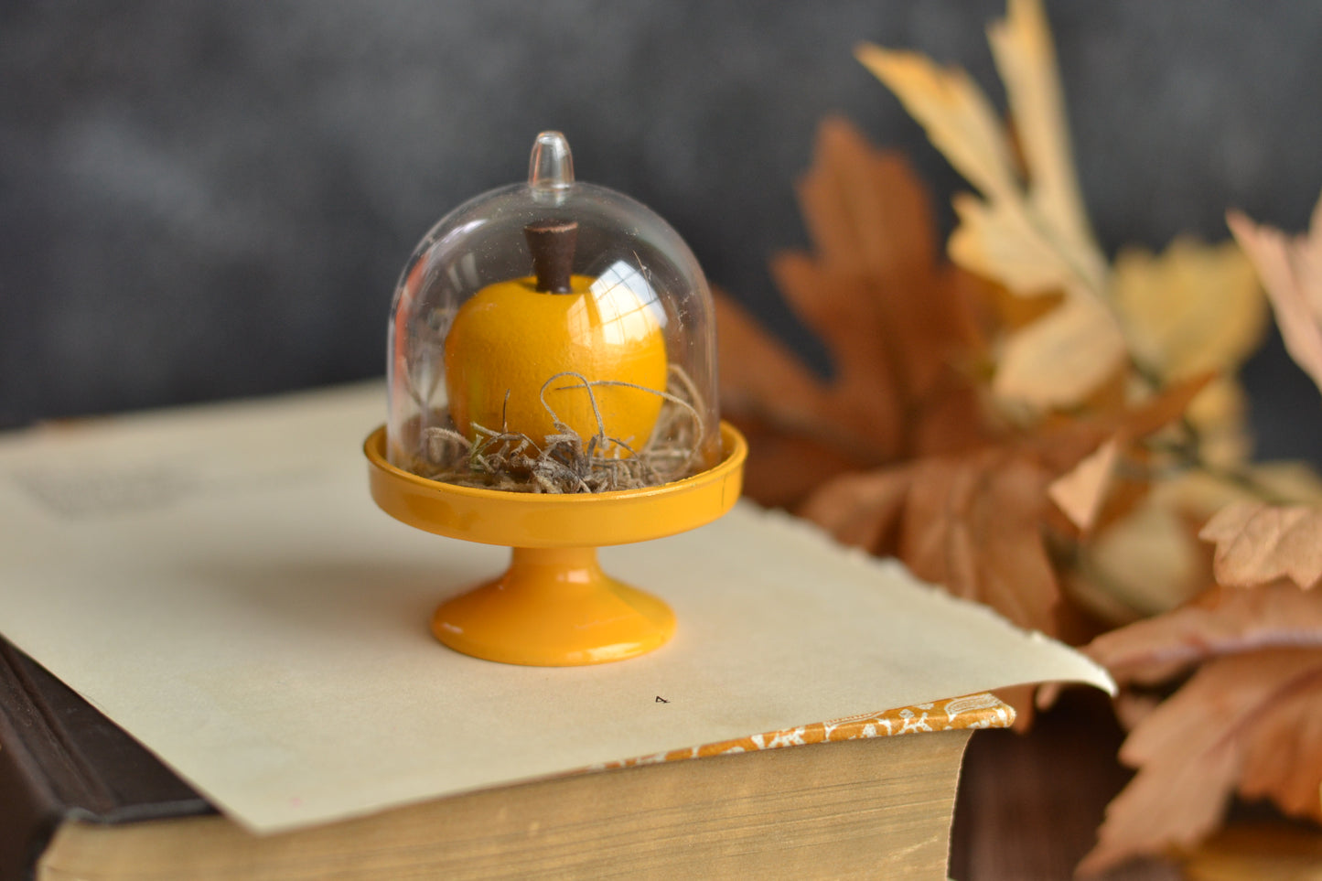 Autumn Gold Apple Mini Cake Stand Sign