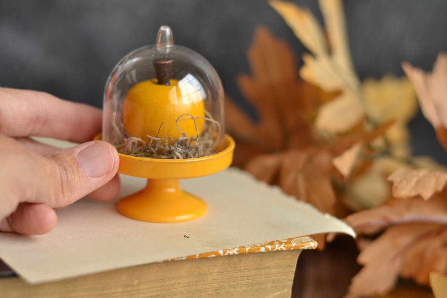 Autumn Gold Apple Mini Cake Stand Sign