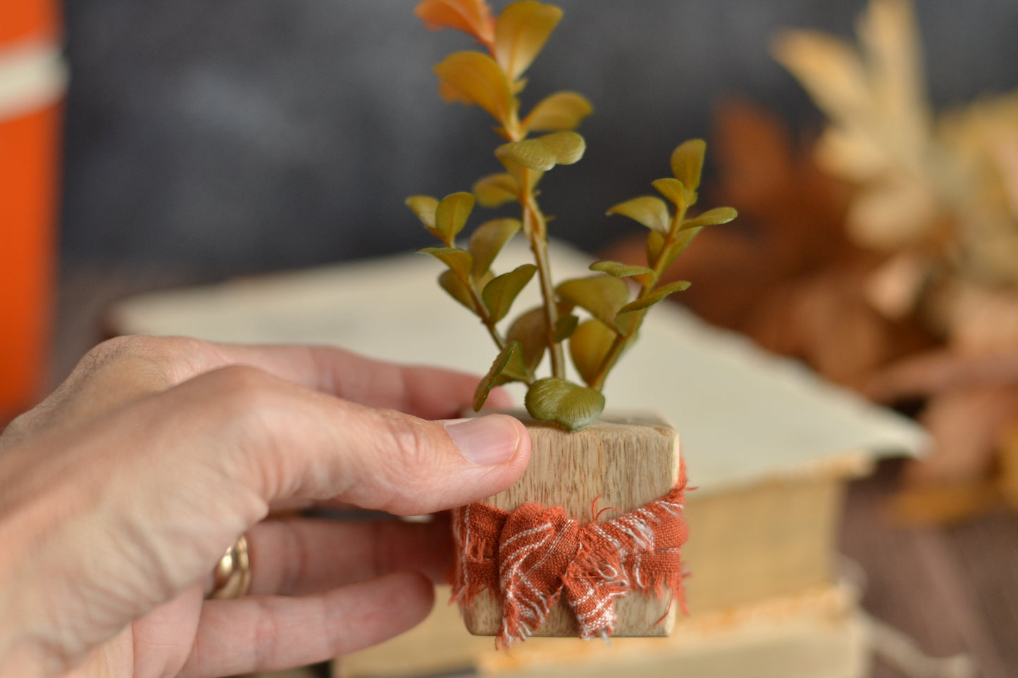 Mini Floral Sign with Wood Base F46