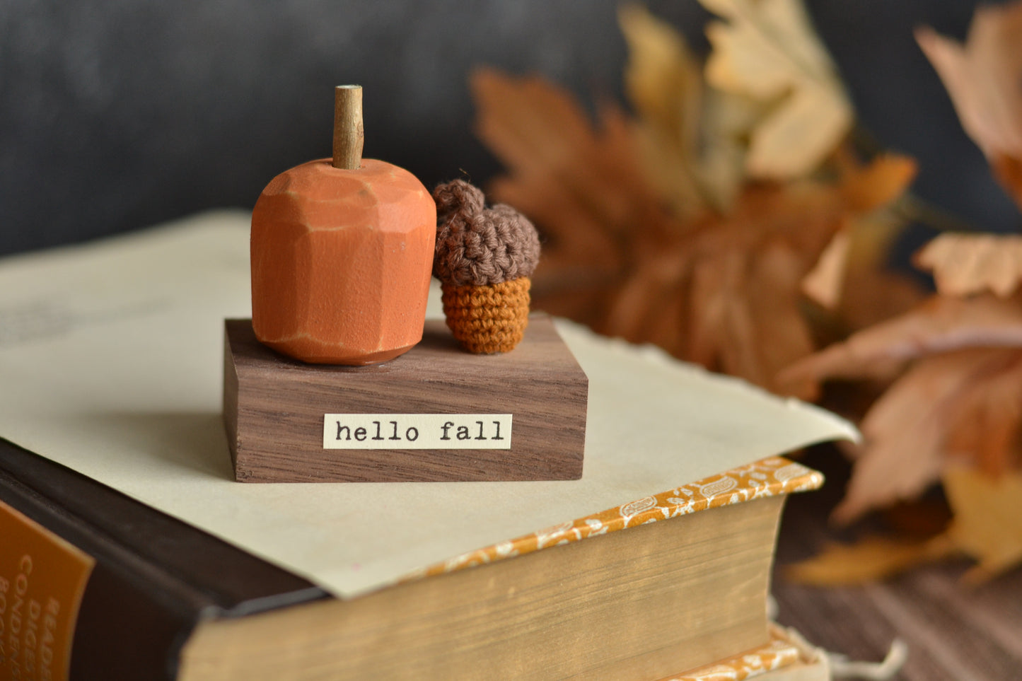 Wood Pumpkin 'Hello Fall' Sign F32