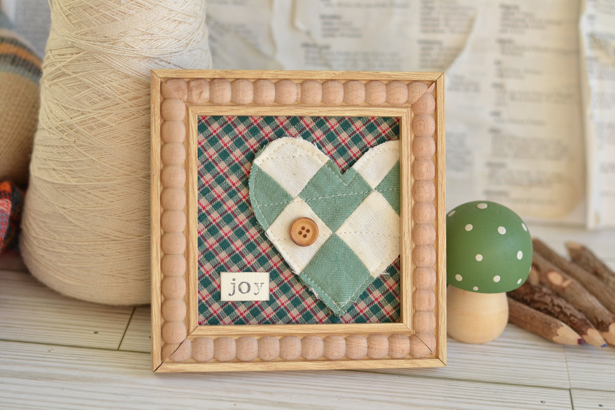 Beaded Frame Quilted Heart Sign - frame included G40