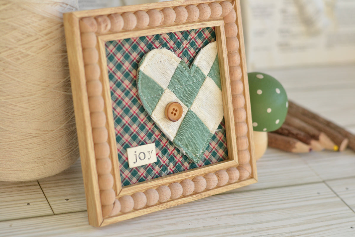 Beaded Frame Quilted Heart Sign - frame included G40