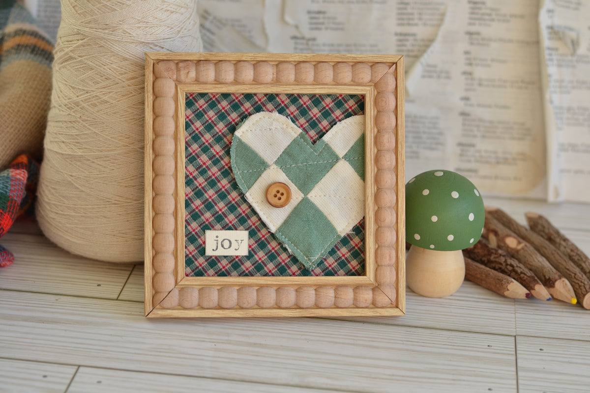 Beaded Frame Quilted Heart Sign - frame included G40