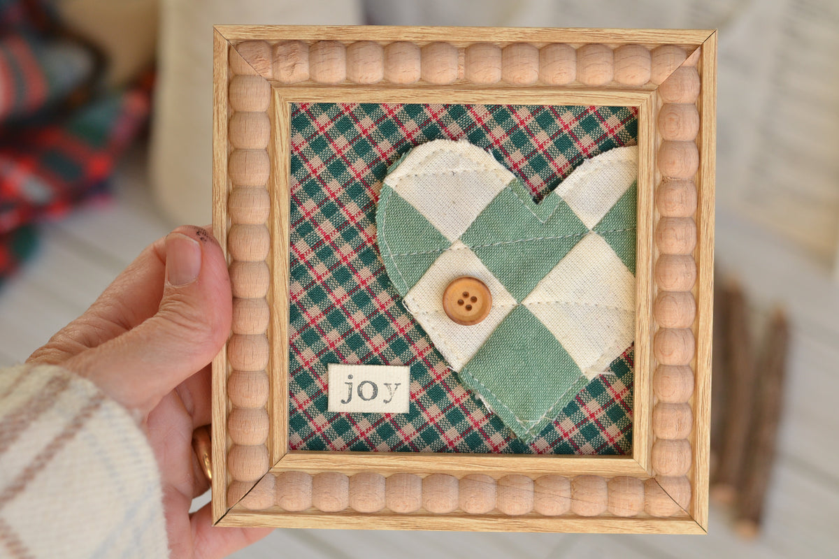Beaded Frame Quilted Heart Sign - frame included G40
