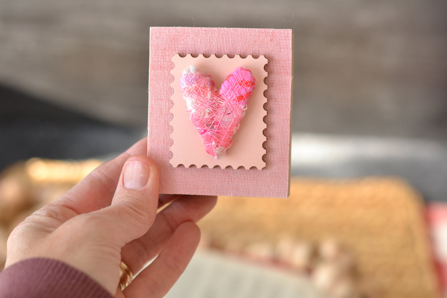 Small Pink Wrapped Heart Sign - V15