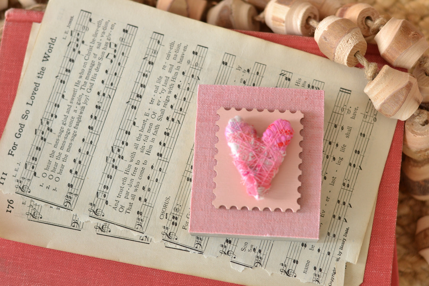 Small Pink Wrapped Heart Sign - V15