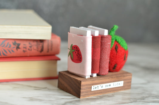 Strawberry Fabric Bolt Sign - A11