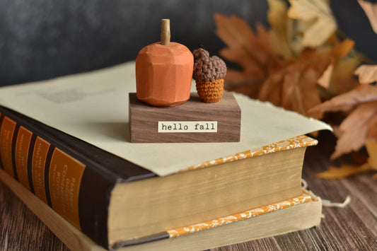 Wood Pumpkin 'Hello Fall' Sign F32