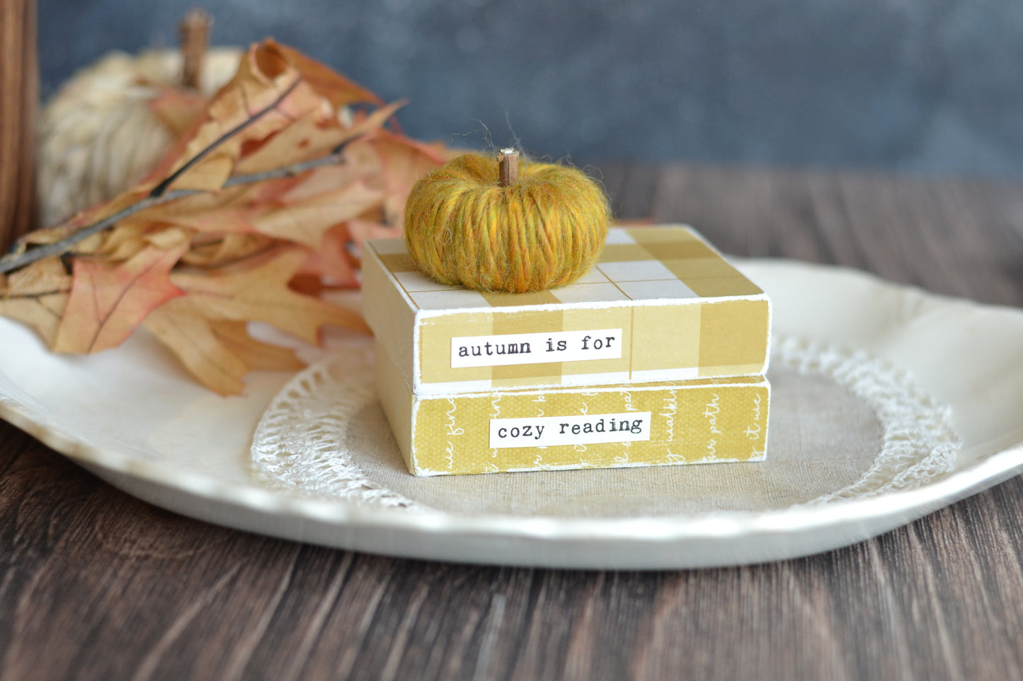 Small Wood Book Stack with Yarn Pumpkin F20