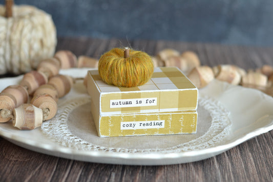 Small Wood Book Stack with Yarn Pumpkin F20