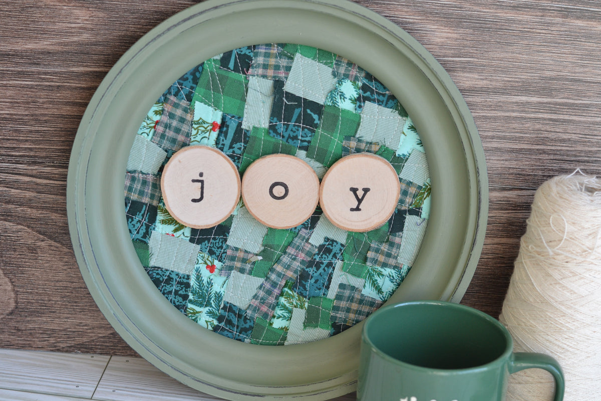 Larger Confetti Quilted Round Frame Log Slice JOY G45